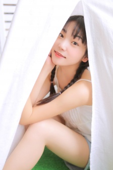 我的奶头被客人吸得又肿又红又痛